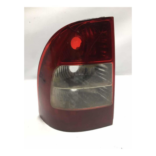 Lanterna Traseira Esquerda Fiat Strada 2010 Com Detalhes 
